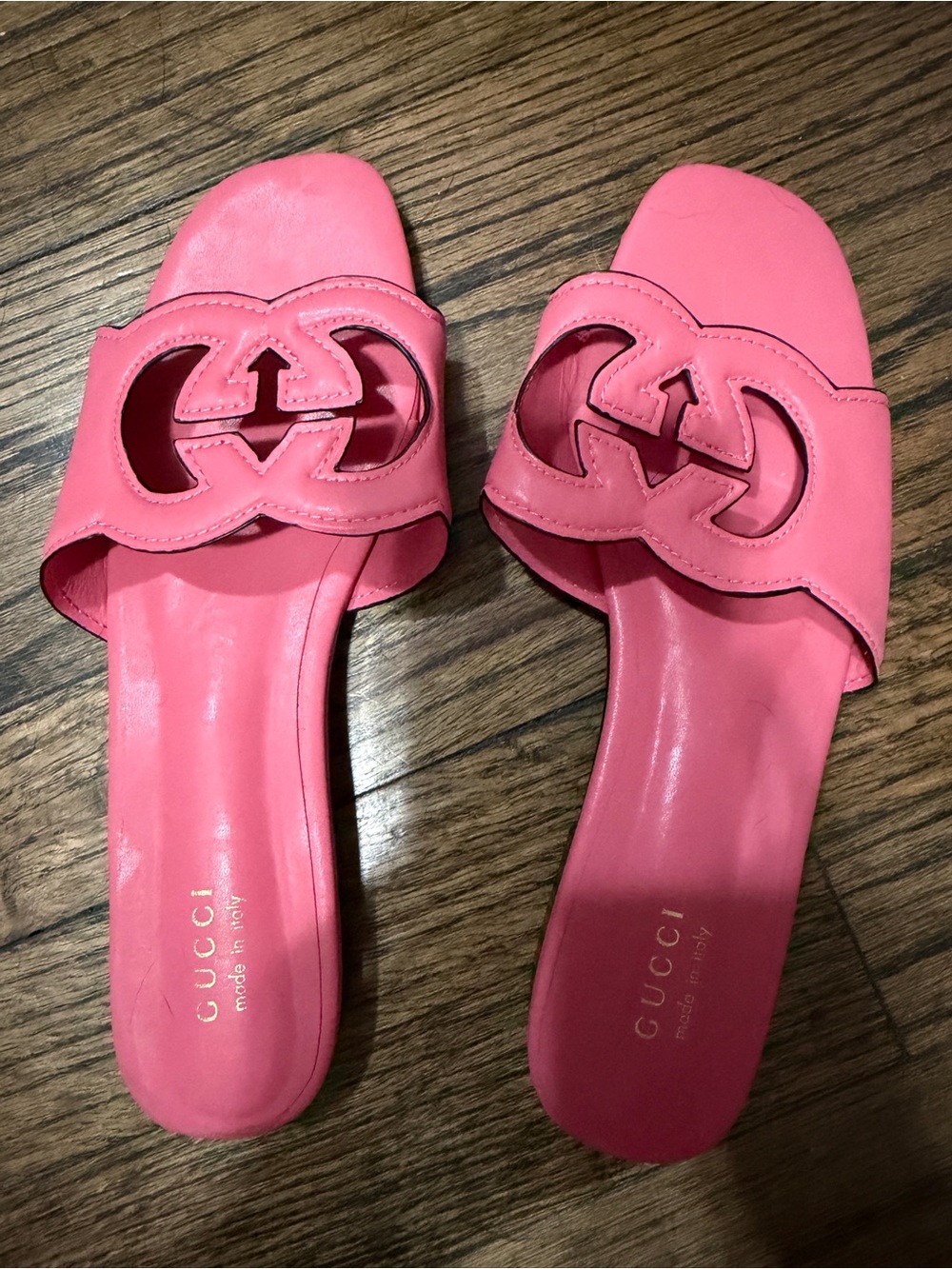 Gucci Coral Pink Logo Cutout Leather Slide Mules